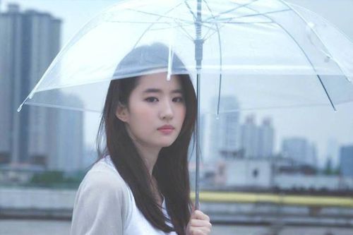 Loạt ảnh cũ của 'thần tiên tỷ tỷ' Lưu Diệc Phi gây bão mạng