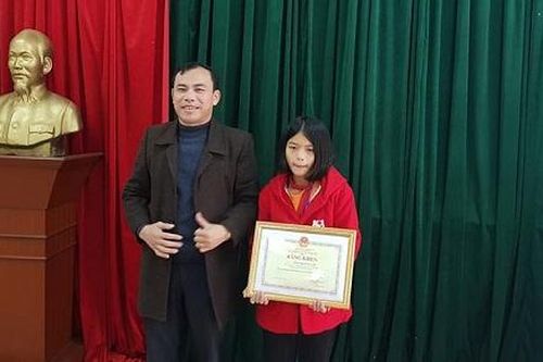Bộ GD và ĐT khen thưởng tấm lòng thơm thảo của em học sinh lớp 8