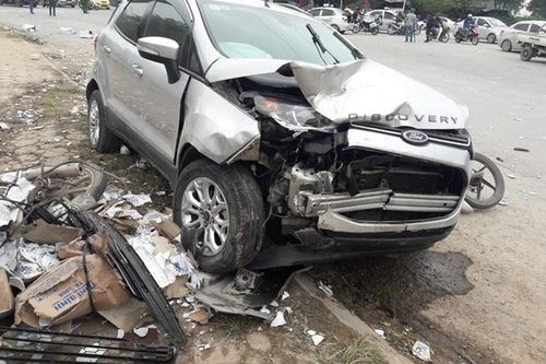 Toàn cảnh thông tin vụ ô tô Ford Ecosport gây tai nạn liên hoàn tại Hà Nội