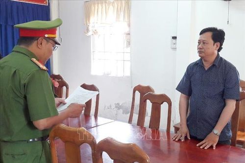 Bắt tạm giam 2 cán bộ y tế Cà Mau tham ô tài sản