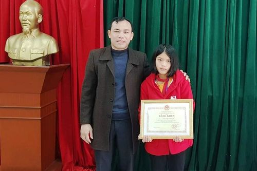 Nữ sinh lớp 8 nhặt được 30 triệu đồng tìm trả lại người đánh rơi
