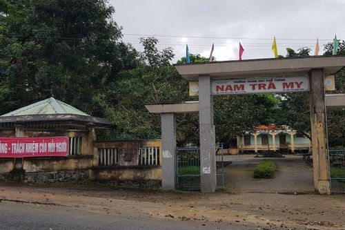 Bắt tạm giam nam sinh lớp 10 đâm chết người ở Quảng Nam