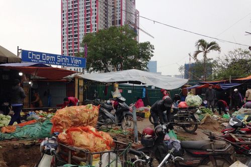 Nhếch nhác khu chợ tạm Dịch Vọng Hậu