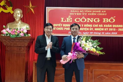 Phó Bí thư Tỉnh ủy trao quyết định chuẩn y Phó Bí thư Thường trực Huyện ủy Diễn Châu