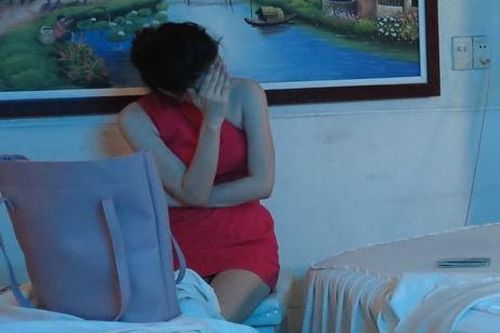 Bắt quả tang nhân viên spa bán dâm cho khách nước ngoài