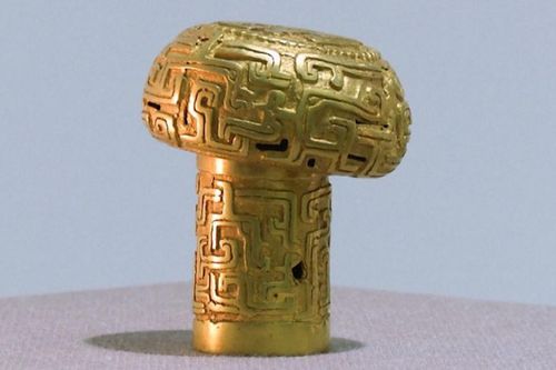 Tìm thấy quyền trượng vàng 2.500 năm tuổi ở Trung Quốc