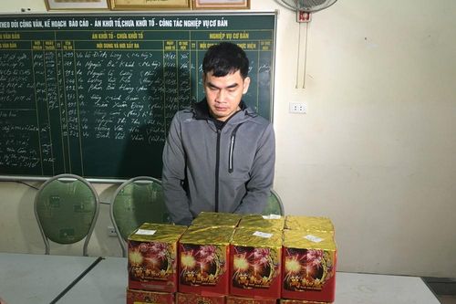 Bắt đối tượng vận chuyển 20 kg pháo nổ