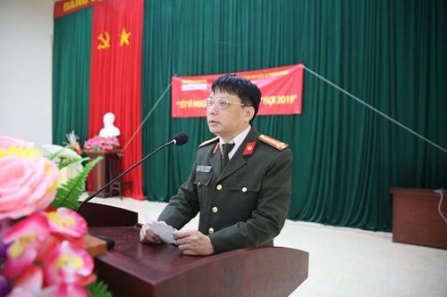 Mang quà Tết sớm đến với đồng bào nghèo tại Tân Lạc, Hòa Bình