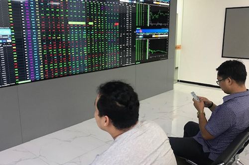 Kiểm soát chặt tín dụng vào các lĩnh vực rủi ro