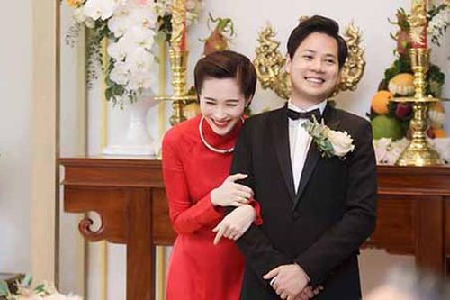 Đặng Thu Thảo lộ ảnh 'gầy trơ xương' sau khi sinh con đầu lòng