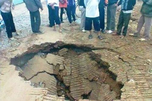 Sụt lún bất thường tại Khánh Thượng, huyện Ba Vì