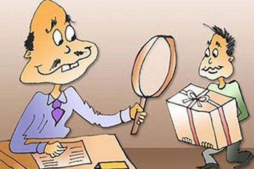 Bất chấp lệnh cấm biếu 'sếp' quà Tết để... an tâm