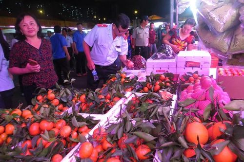 Cam Canh Trung Quốc đầy chợ đầu mối Sài Gòn