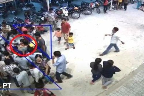 Clip: Lật tẩy chiêu dàn cảnh tinh vi, giật dây chuyền nhanh như chớp trước siêu thị