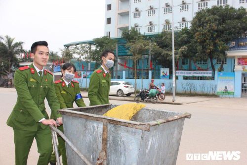 Sinh viên Học viện Cảnh sát tuyên truyền chống rác thải nhựa, ra quân bảo vệ môi trường
