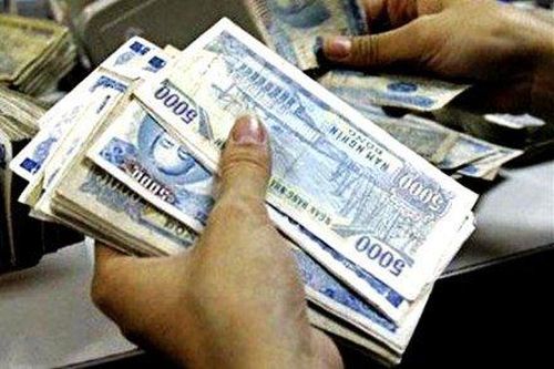 Thưởng Tết bằng con gà, thùng mỳ tôm