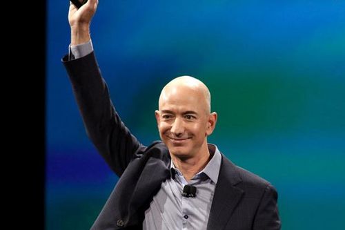 Trước khi trở thành tỷ phú Amazon, Jeff Bezos đang gây sốt với mối tính lãng mạn từng học trường ĐH nào?