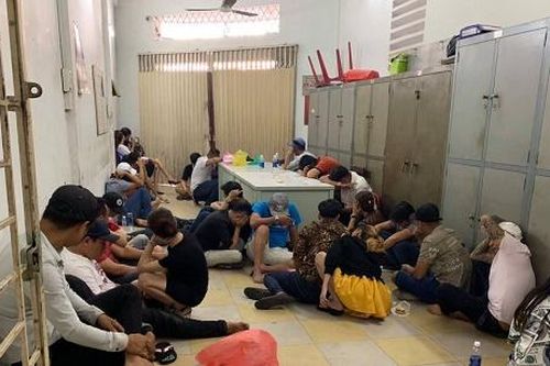 Đột kích vũ trường, phát hiện hàng chục dân chơi Sài Gòn đang phê ma túy