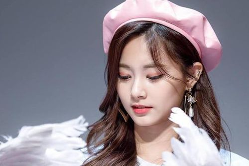 Sao Kpop liên tục bị xâm phạm đời tư, đe dọa tính mạng