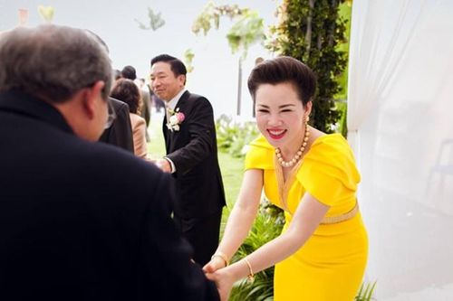 Cận cảnh nhan sắc đáng ngưỡng mộ của mẹ cô dâu trong đám cưới 'khủng' tại Nam Định