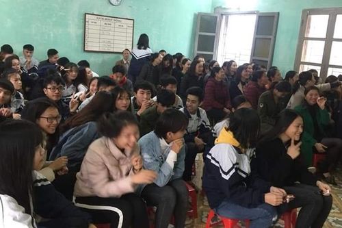 Được dự hội nghị 'diên hồng' mang tên họp phụ huynh: Bức ảnh khiến triệu học sinh thèm muốn