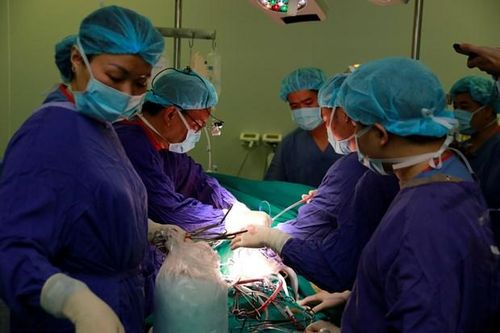 Cứu sống bệnh nhân người Mỹ bị tách động mạch chủ nguy kịch