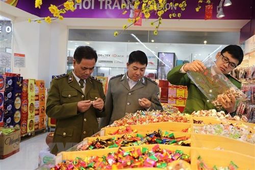 Tăng cường kiểm tra nhằm đảm bảo an toàn thực phẩm dịp Tết Nguyên đán