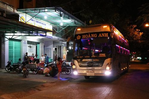 Bến xe khách tỉnh Ninh Thuận 'sống mòn', 'chịu thua' bến cóc xe dù?
