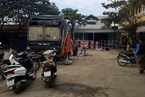 Người đàn ông bị đâm gục ở bến xe