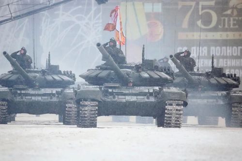 Nga diễu binh trong tuyết kỷ niệm 75 năm chiến thắng Leningrad lịch sử