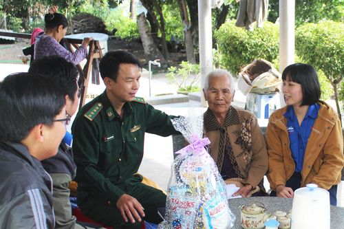 Đồn Biên phòng An Hải tổ chức nhiều hoạt động chăm lo tết cho người nghèo
