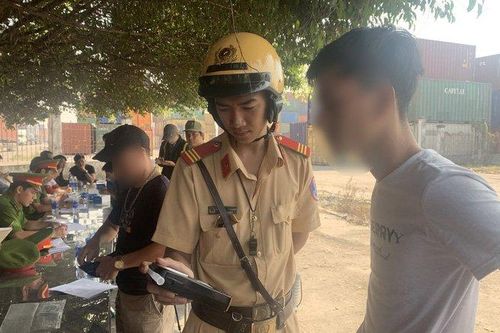 Tài xế container phủ nhận kết quả kiểm tra, nói do dùng thuốc ho nên dương tính ma túy