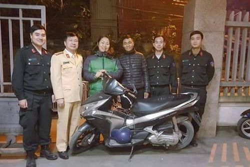Bất ngờ nhận lại chiếc xe máy sau 6 năm bị trộm