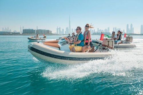 Thưởng ngoạn những chốn xa xỉ ở Dubai bằng thuyền tự lái