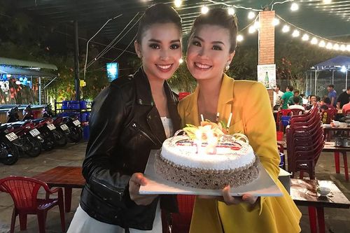 Hoa hậu Tiểu Vy bí mật tổ chức sinh nhật sớm cho Á hậu Diễm Trang