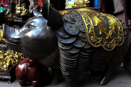 Chú lợn trăm triệu đồng bày bán tại phiên chợ cuối năm