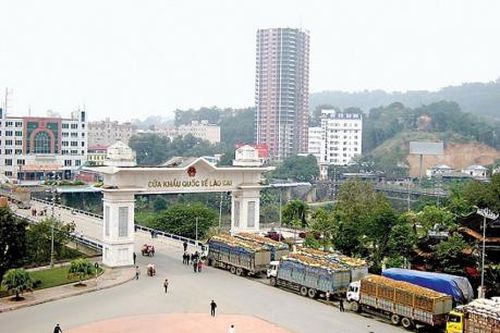 Trên 40.000 tấn quặng sắt được xuất qua Cửa khẩu Lào Cai