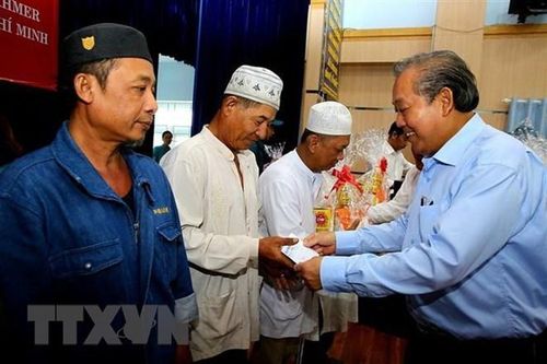 New Year gifts to Ho Chi Minh City and Tra Vinh residents