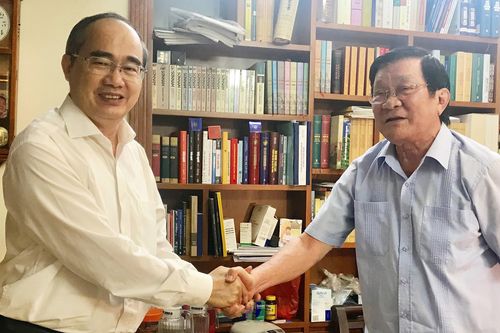 Bí thư Thành ủy TPHCM Nguyễn Thiện Nhân thăm, chúc tết nguyên Chủ tịch nước Trương Tấn Sang