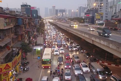 Chi 100 tỷ mở rộng 6 làn xe, đường vành đai 3 vẫn ùn tắc