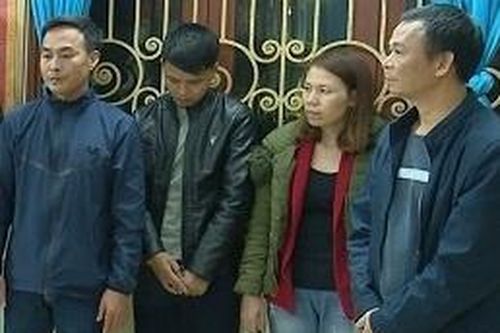 Đột kích sới bạc, cảnh sát thu giữ 2 khẩu súng cùng hàng chục kg pháo