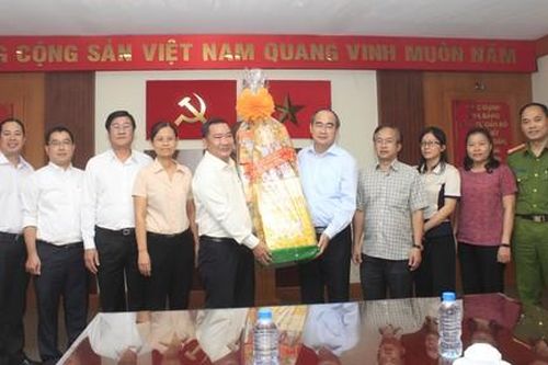 Lãnh đạo TPHCM thăm, chúc Tết các cơ quan, cơ sở tôn giáo và người dân