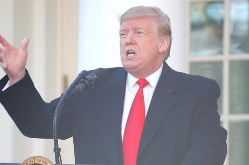 Ông Trump nói các quan chức tình báo Mỹ 'ngây thơ' và 'cần đi học lại'