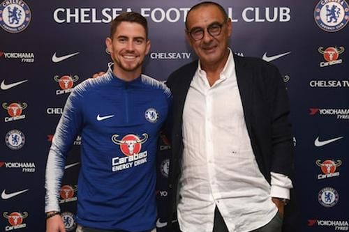 Bảo vệ Jorginho, Sarri chống lại cả Chelsea