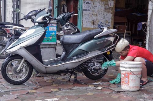 Dịch vụ rửa xe máy, ôtô hốt bạc chiều 30 Tết, giá tăng vọt