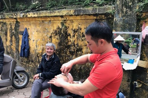 Cắt tóc, rửa xe, làm gà tăng giá gấp đôi ngày cuối năm