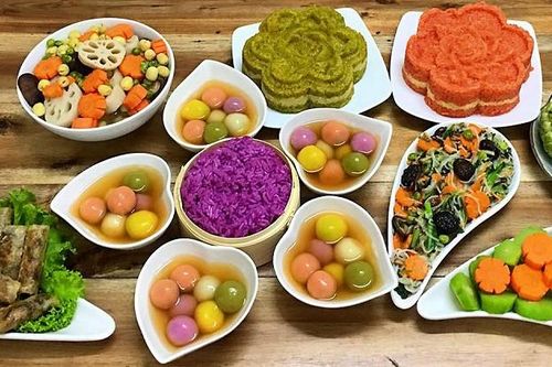 Triết lý Nhân quả trong mâm cỗ nhà chùa mùng 1 Tết
