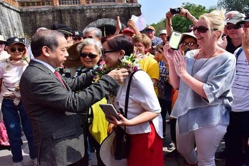 Những vị khách quốc tế 'xông đất' Hoàng Cung Huế