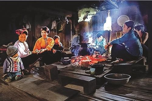 Phong tục giữ lửa của người Thái trong dịp Tết