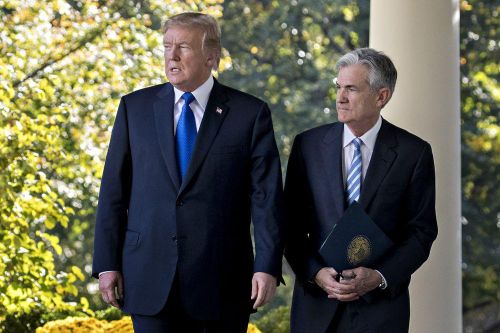 Chủ tịch Fed dùng bữa tối cùng ông Donald Trump